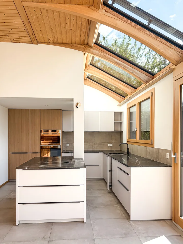 BULLE -- VILLA CONTIGUË RÉNOVÉE DE 6,5 PIÈCES AVEC JARDIN – photo 4 sur 13