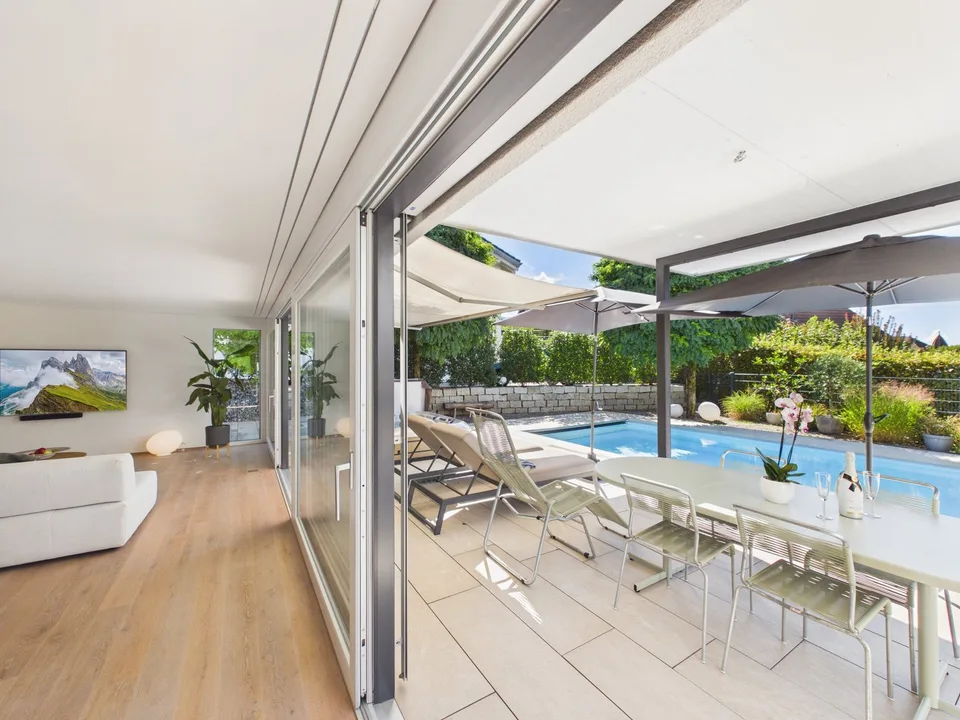 Ein Zuhause, das keine Wünsche offenlässt - Modernes Einfamilienhaus mit Garten und Pool – Foto 7 von 12
