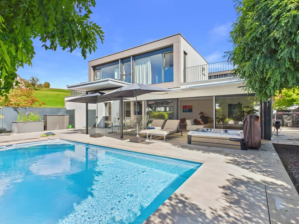 Ein Zuhause, das keine Wünsche offenlässt - Modernes Einfamilienhaus mit Garten und Pool – Foto 3 von 12