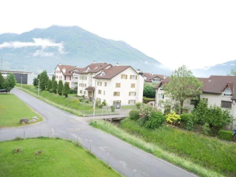 Helle 2-Zimmer-Wohnung mit Balkon und Bergblick in Bilten – Foto 5 von 9