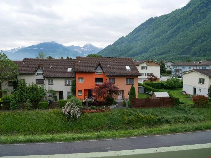 Helle 2-Zimmer-Wohnung mit Balkon und Bergblick in Bilten – Foto 4 von 9
