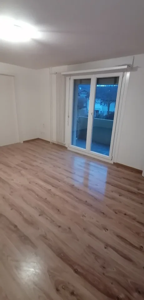 Helle 2-Zimmer-Wohnung mit Balkon und Bergblick in Bilten – Foto 7 von 9