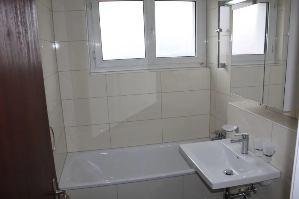 Helle 4-Zimmer-Wohnung mit Balkon – Foto 10 von 11