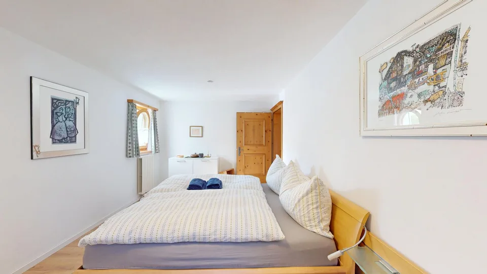 Appartement de 2,5 pièces stylé et entièrement meublé avec place assise dans le jardin à Klosters – photo 13 sur 14