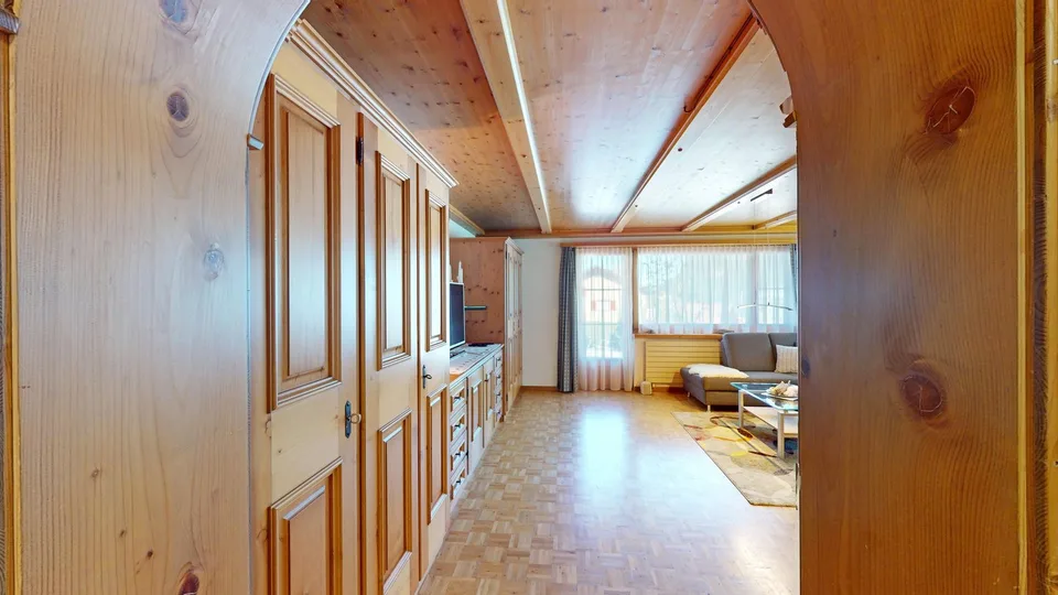 Appartement de 2,5 pièces stylé et entièrement meublé avec place assise dans le jardin à Klosters – photo 5 sur 14