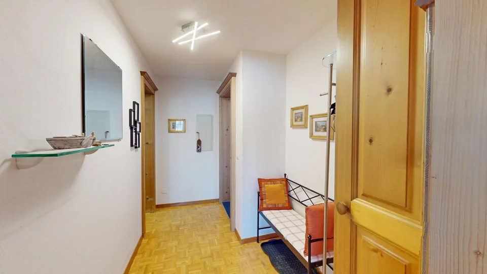 Appartement de 2,5 pièces stylé et entièrement meublé avec place assise dans le jardin à Klosters – photo 12 sur 14