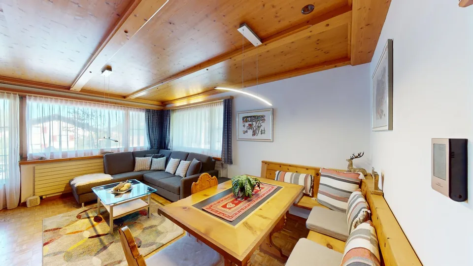 Appartement de 2,5 pièces stylé et entièrement meublé avec place assise dans le jardin à Klosters – photo 3 sur 14