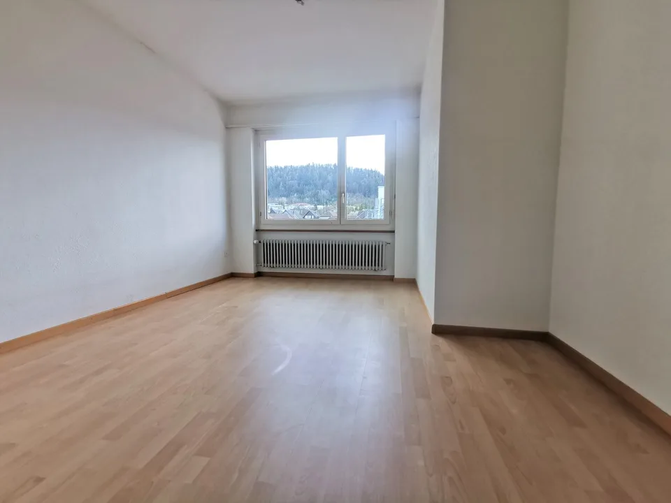 Schöne 4.5 Zimmerwohnung an zentraler Lage – Foto 5 von 6