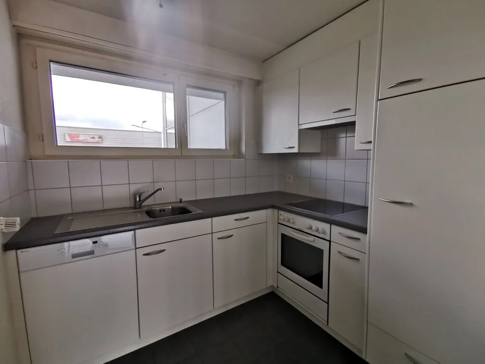 Schöne 4.5 Zimmerwohnung an zentraler Lage – Foto 3 von 6