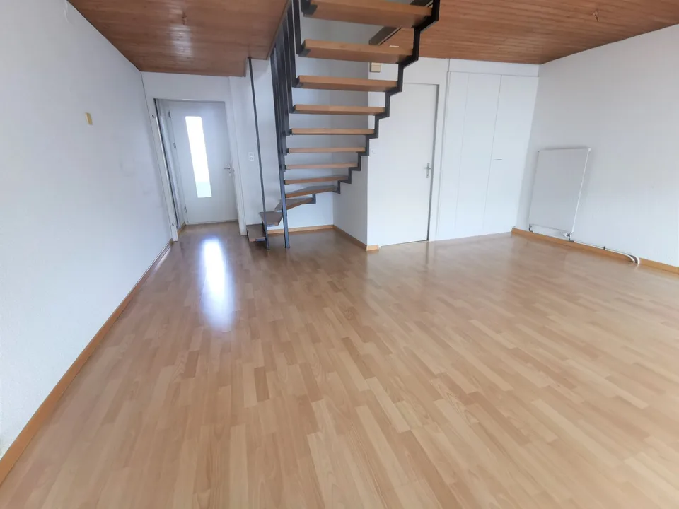 Schöne 4.5 Zimmerwohnung an zentraler Lage – Foto 2 von 6