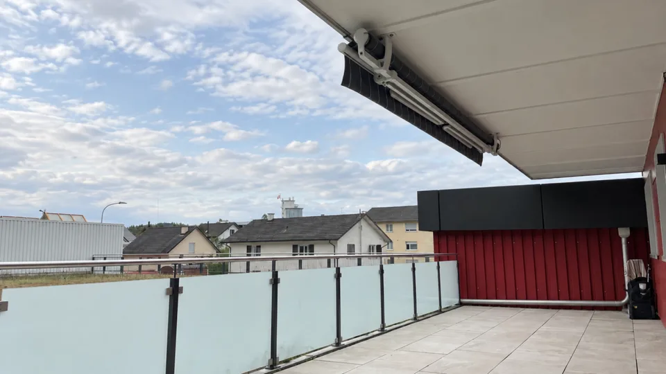 Appartamento moderno con grande terrazza – foto 6 di 8