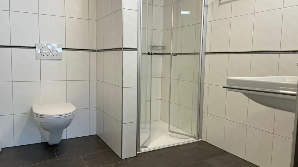 Appartamento moderno con grande terrazza – foto 4 di 8