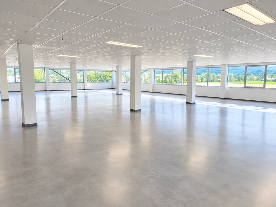 Louer des espaces de stockage polyvalents à 2557 Studen/BE - Meilleurs prix – photo 2 sur 12