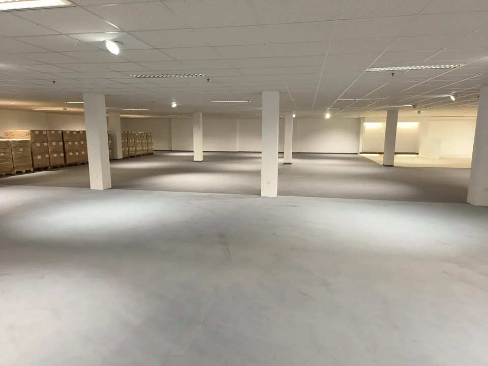 Louer des espaces de stockage polyvalents à 2557 Studen/BE - Meilleurs prix – photo 3 sur 12