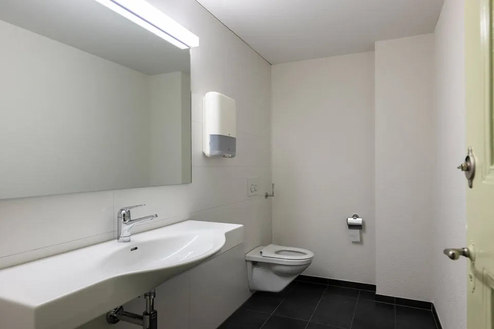 Bright 5-room office in an old building on Gutenbergstrasse, Bern – photo 10 of 17