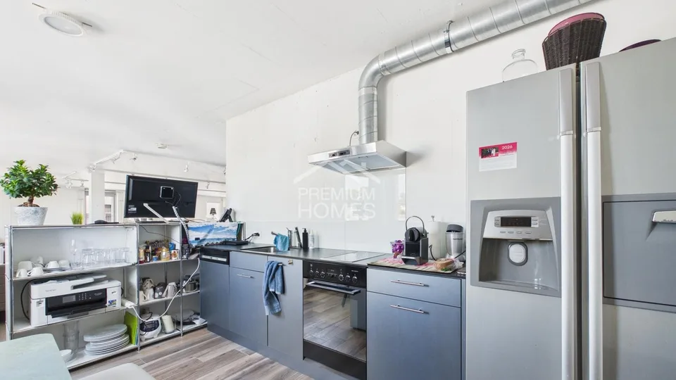 Ampio spazio per la tua idea di business - ufficio, showroom & magazzino – foto 10 di 13