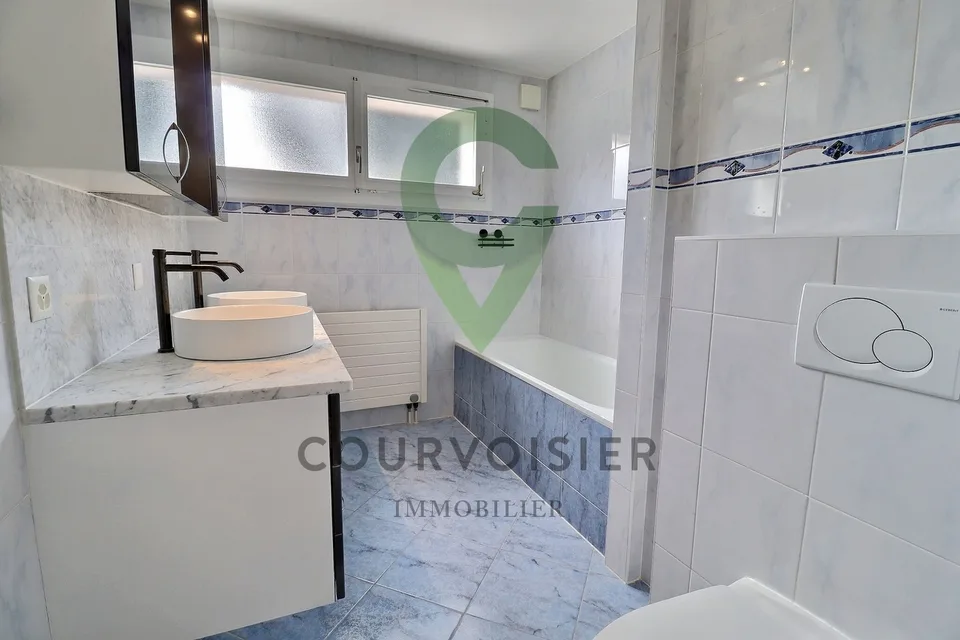 Magnifique triplex en pignon rénové avec jardin et piscine – photo 8 sur 13