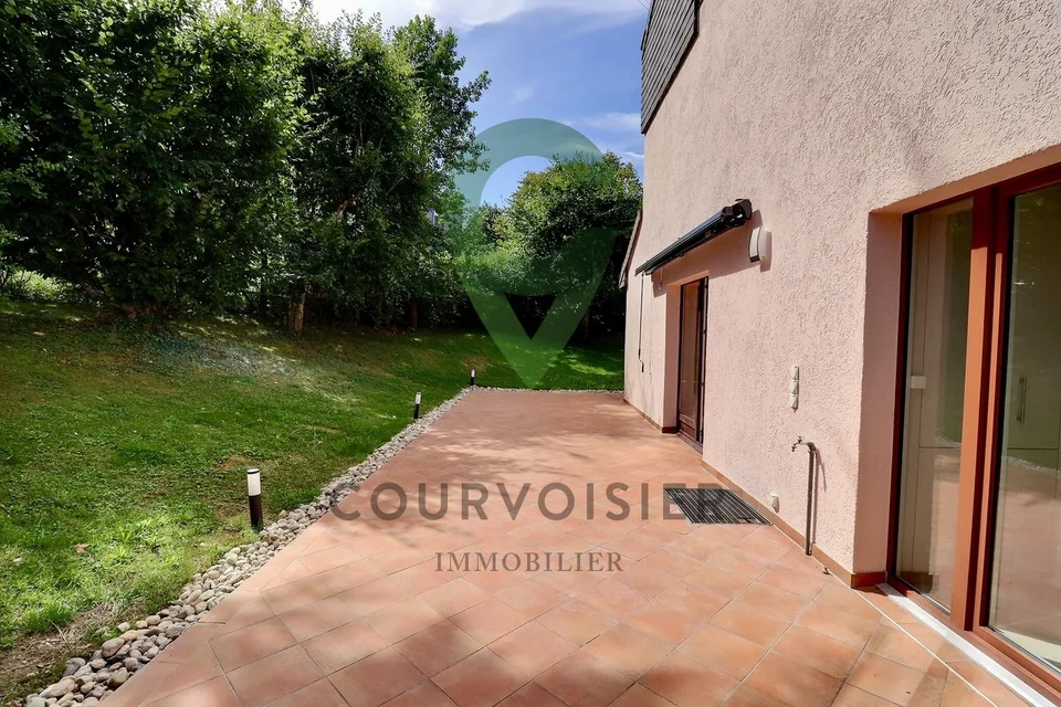 Magnifique triplex en pignon rénové avec jardin et piscine – photo 4 sur 13