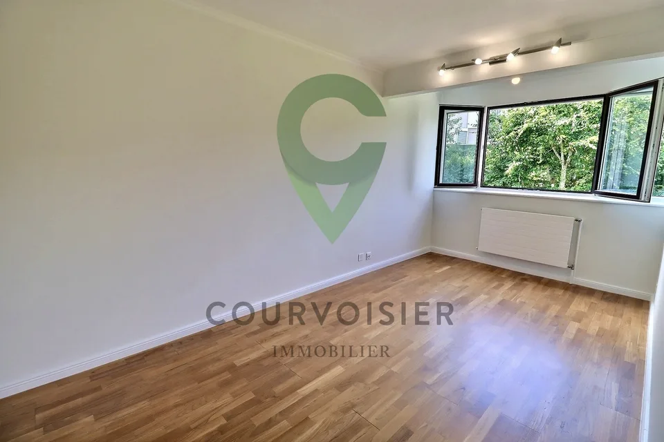 Magnifique triplex en pignon rénové avec jardin et piscine – photo 11 sur 13