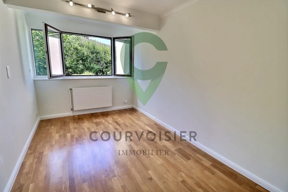 Magnifique triplex en pignon rénové avec jardin et piscine – Foto 7 von 13