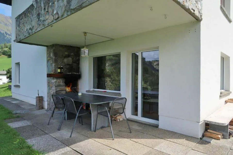 Appartement de 4 pièces et demi au rez-de-chaussée à Pitasch – photo 3 sur 8