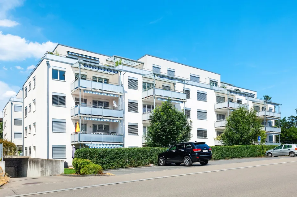 Ampio e moderno appartamento familiare a Niederhasli – foto 2 di 9