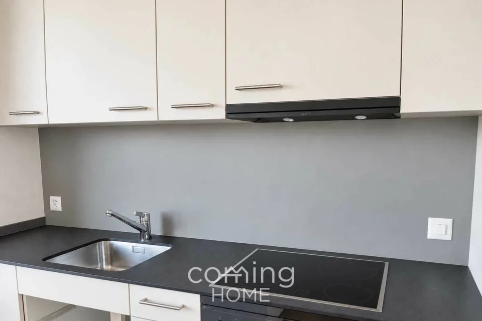 Modernisierte 2.5 Zimmer Dachwohnung mit Balkon in Thörigen – Foto 3 von 8