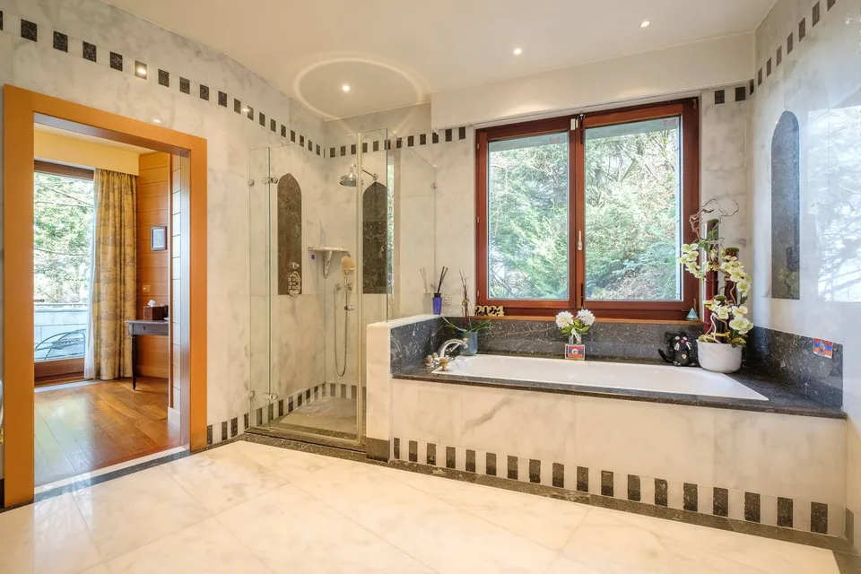 Magnifique appartement avec terrasse surplombant le lac – photo 4 sur 12