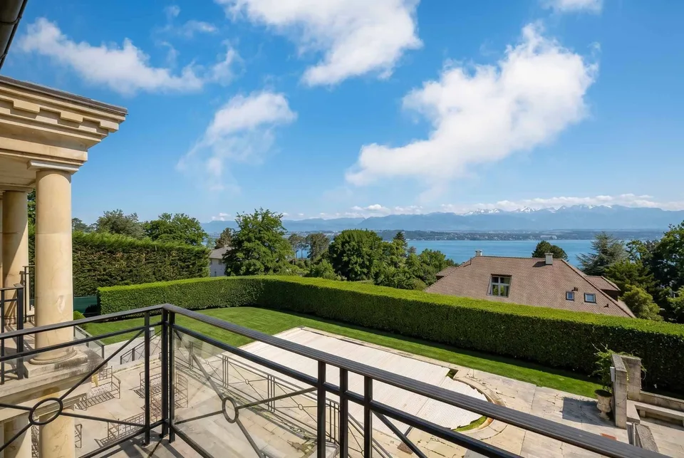 Großes Herrenhaus mit 2 Wohnungen und Seeblick – Foto 11 von 12