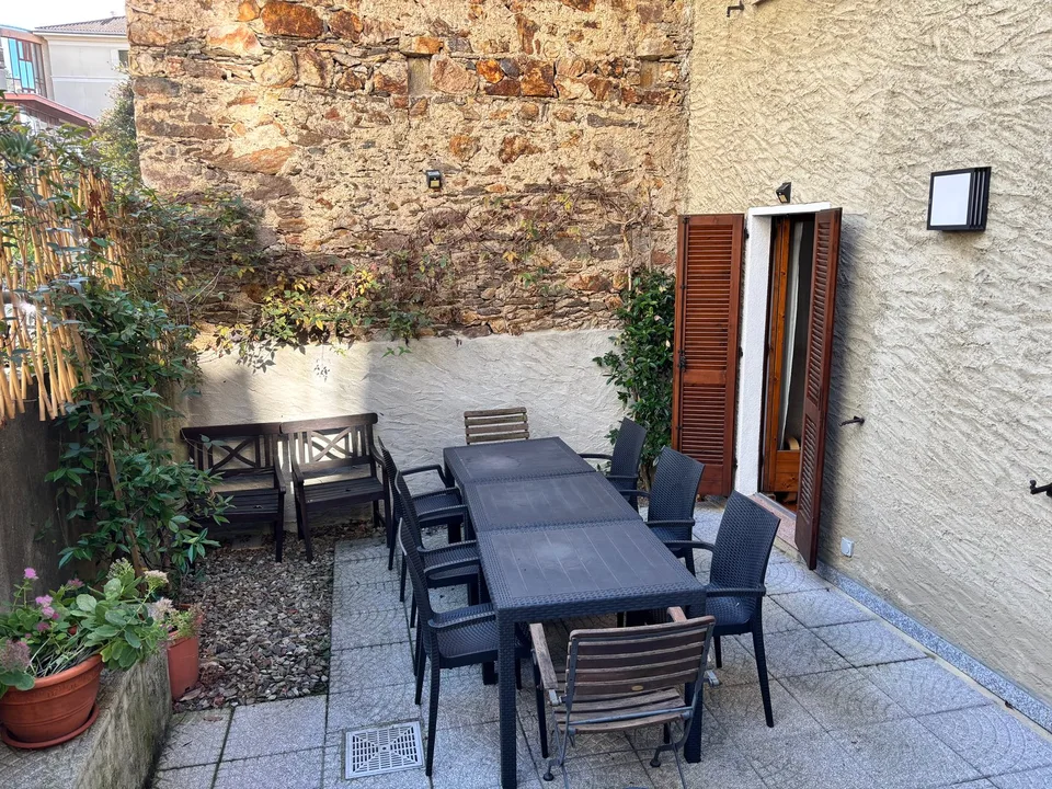 Schönes Haus mit 2 Terrassen, Garten und 3 Parkplätzen – Foto 2 von 7