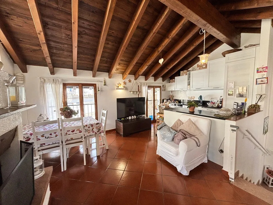 Schönes Haus mit 2 Terrassen, Garten und 3 Parkplätzen – Foto 4 von 7