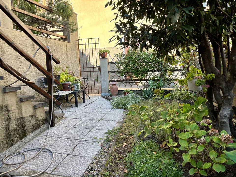 Schönes Haus mit 2 Terrassen, Garten und 3 Parkplätzen – Foto 3 von 7