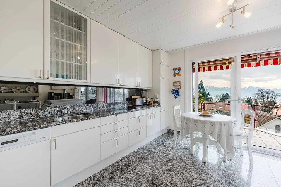 Elegantes Apartment mit Privatlift, Terrassen und freier Sicht in Pully Nord – Foto 3 von 6