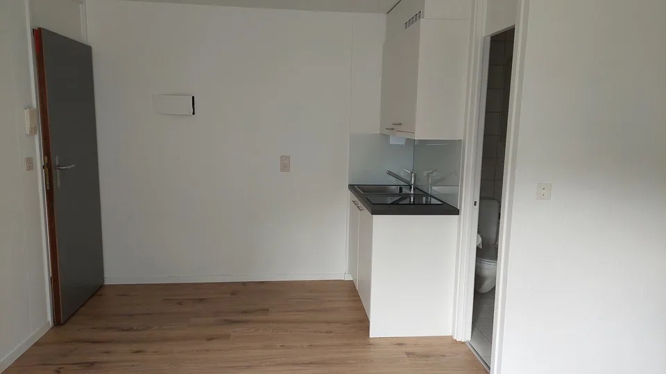Modernes Studio mit neuer Küche – Foto 2 von 5