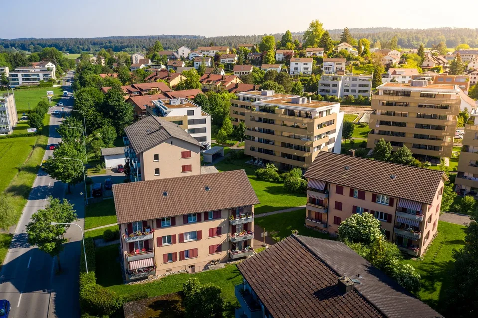 Charmante und gemütliche Wohnung – befristet bis 30.11.2027 – Foto 2 von 2