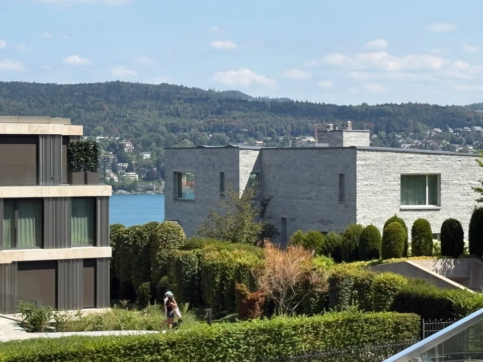 Charming 2.5-Room Apartment with Balcony & Beautiful Views in Kilchberg – Foto 4 von 4