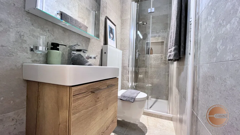 NEU! MODERNES 2-BEDROOM SERVICED APARTMENT / NEW! MODERN 2-BEDROOM SERVICED APARTMENT – Foto 12 von 15
