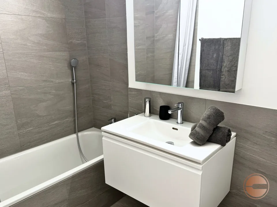 COSMOPOLITAN APARTMENTS - 4.5 ROOM / 3-BEDROOM SERVICED APARTMENT – Foto 21 von 28