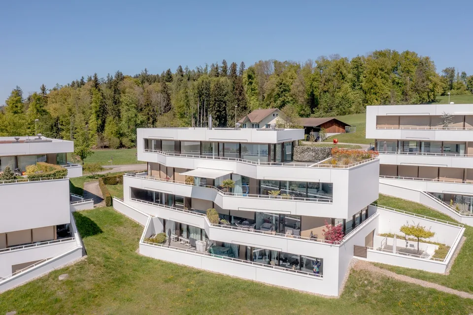 Appartamento 3.5 locali di alta qualità con vista panoramica a Uetikon am See – foto 2 di 12