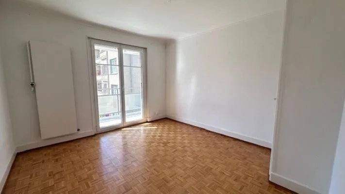 Großes 2-Zimmer-Wohnung im Cour-Viertel – Foto 3 von 6
