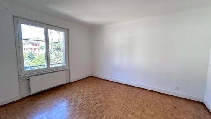 Großes 2-Zimmer-Wohnung im Cour-Viertel – Foto 2 von 6
