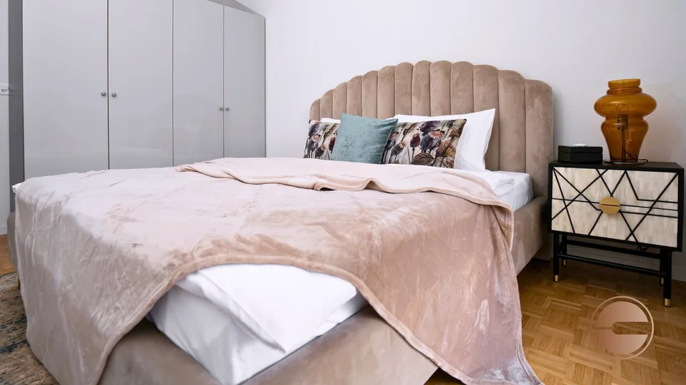 LUXUS 1-SCHLAFZIMMER APARTMENT IN FLUSSNÄHE / COZY 1-BEDROOM APARTMENT NEAR THE RIVER – photo 10 sur 13