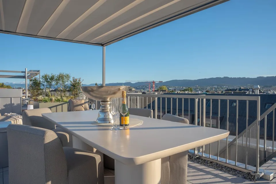 Nouveauté: Appartement avec service et meubles sur le toit dans un emplacement premier à Seefeld – photo 13 sur 16