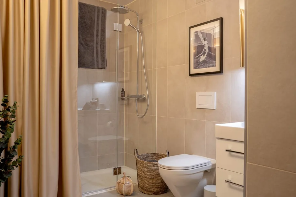 Nouveauté: Appartement avec service et meubles sur le toit dans un emplacement premier à Seefeld – photo 12 sur 16