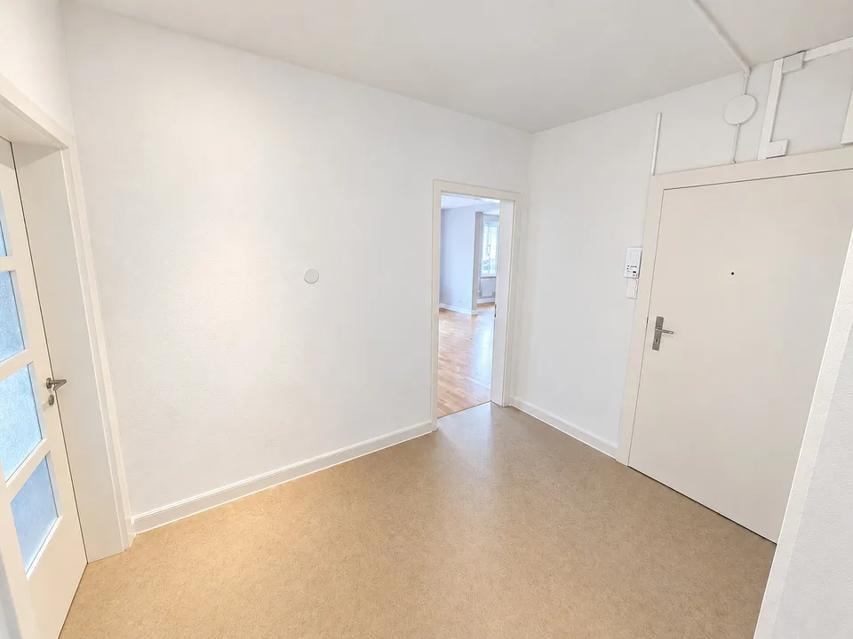 Grosszügige 5-Zimmer-Wohnung an zentraler Lage in Zürich – Foto 2 von 12
