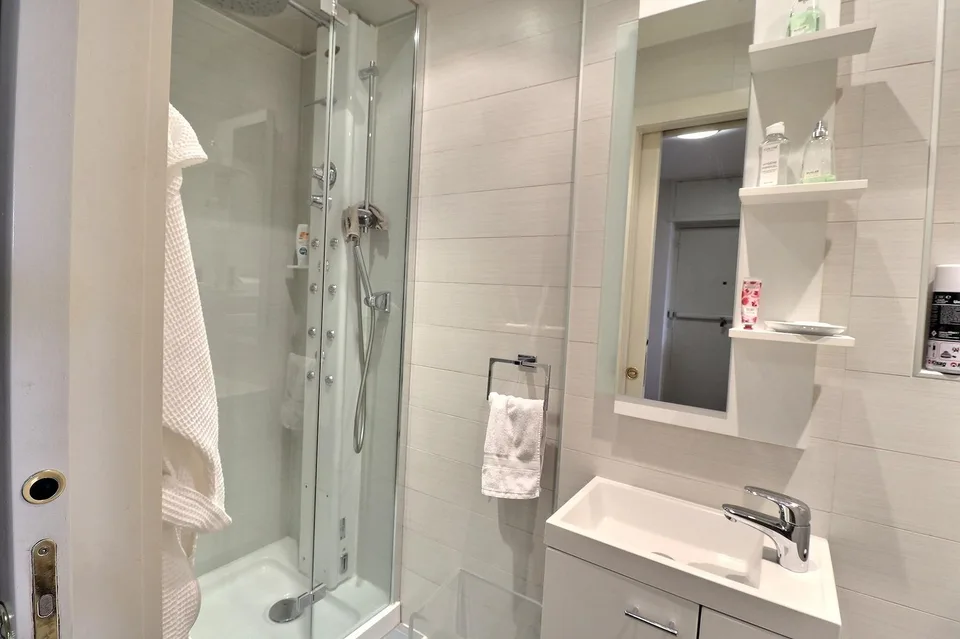 Schönes Appartement in höherer Etage mit Pool in Viager besetzt ohne Rente – Foto 9 von 13