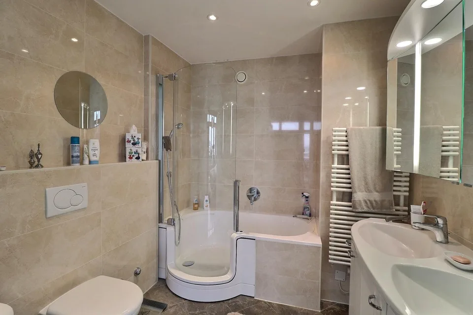 Schönes Appartement in höherer Etage mit Pool in Viager besetzt ohne Rente – Foto 10 von 13