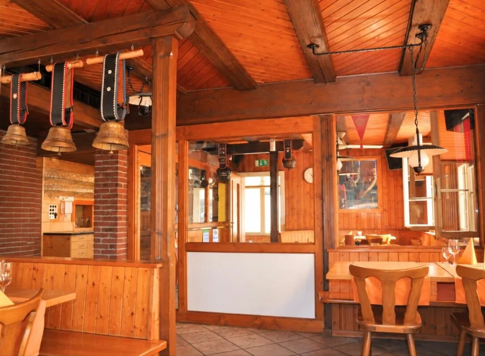 Wohnen, Gastgeben, Investieren - vielseitige Liegenschaft mit Restaurant & 2 Wohnungen – Foto 5 von 12