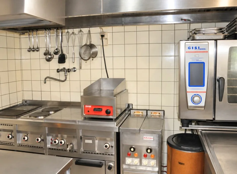 Wohnen, Gastgeben, Investieren - vielseitige Liegenschaft mit Restaurant & 2 Wohnungen – Foto 7 von 12