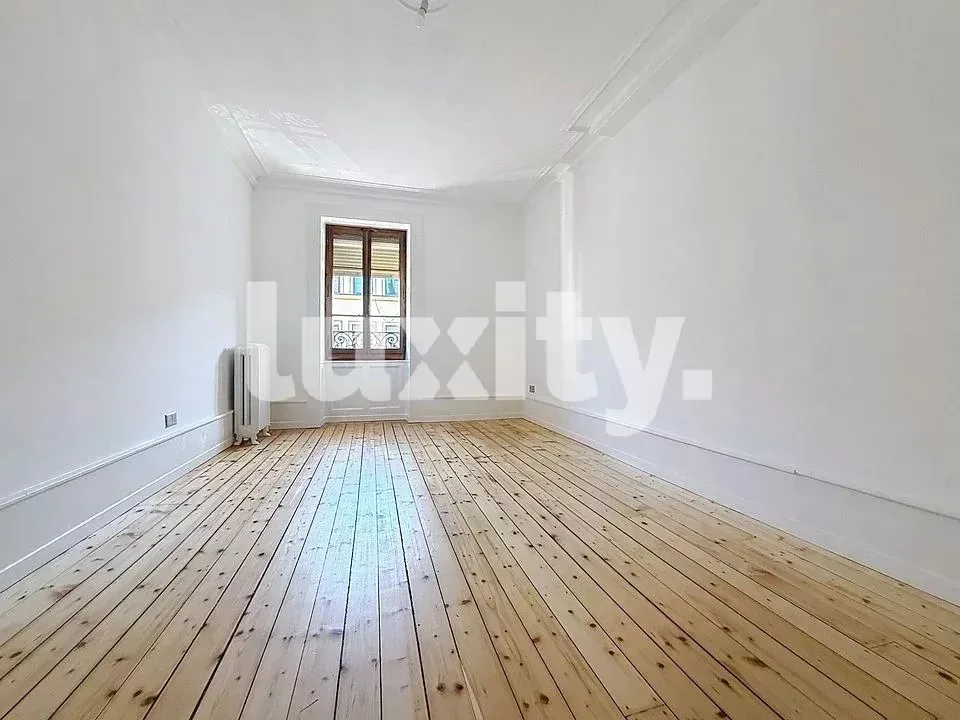 Superb Haussmann-style apartment – photo 6 of 7